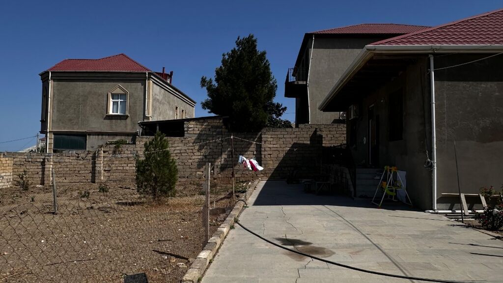 Satılır: geniş və işıqlı mənzil (şəklin təqdim etdiyi plan)
