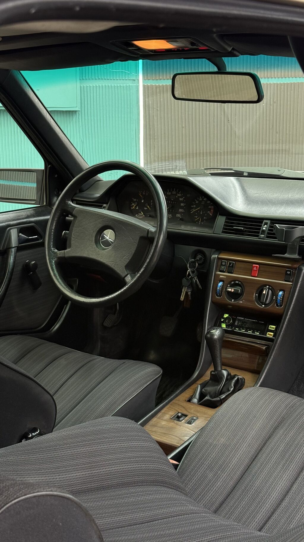 Mercedes-Benz W124: 1988 г., 2.3 л, Механика, Бензин, Седан: фото 8