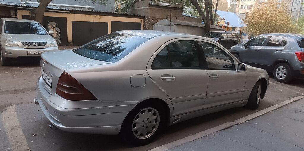 Mercedes-Benz C-Class: 2001 г., 2 л, Механика, Бензин, Седан: фото 7