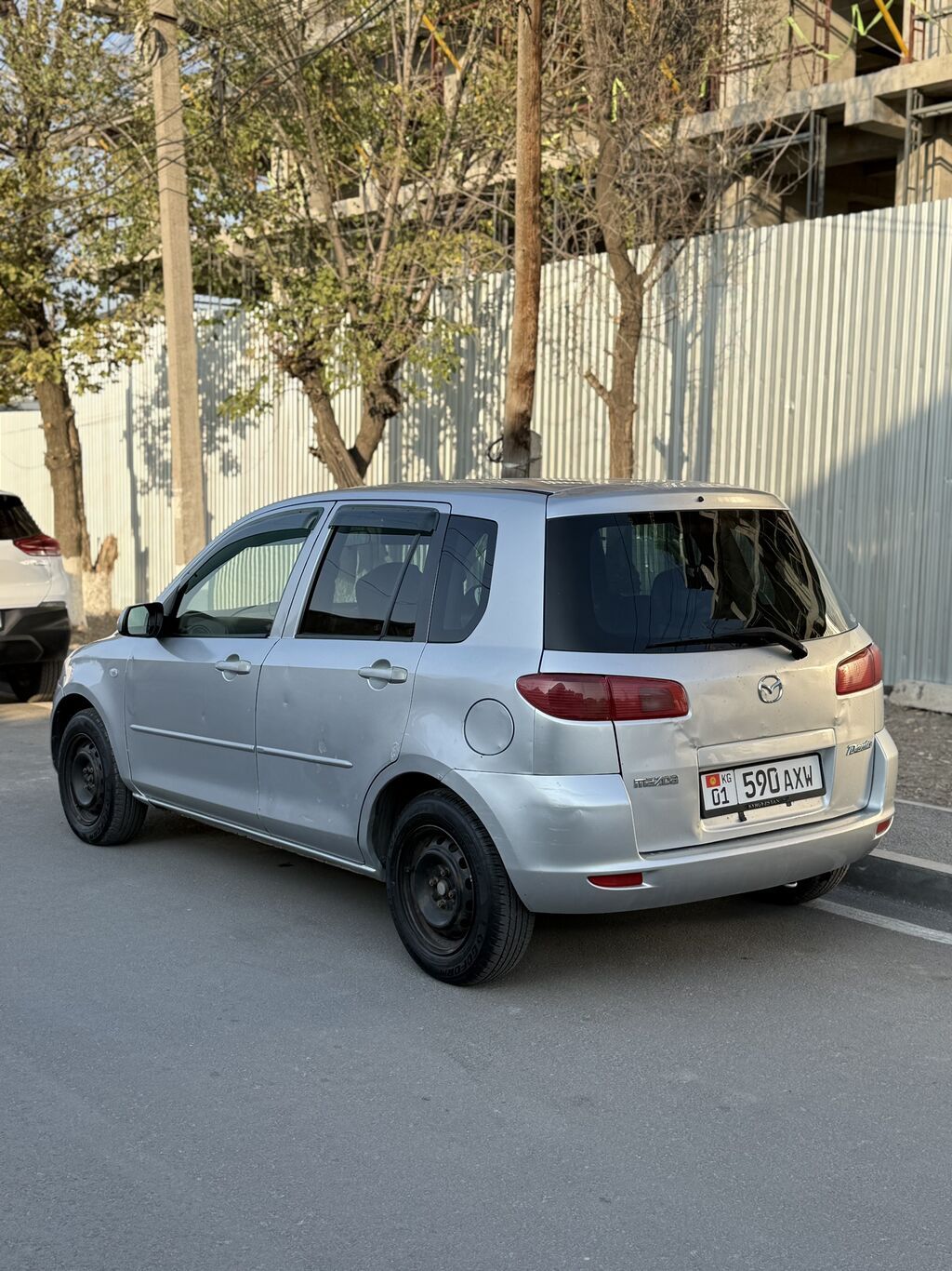 Mazda Demio: 2003 г., 1.3 л, Автомат, Бензин, Седан: фото 2