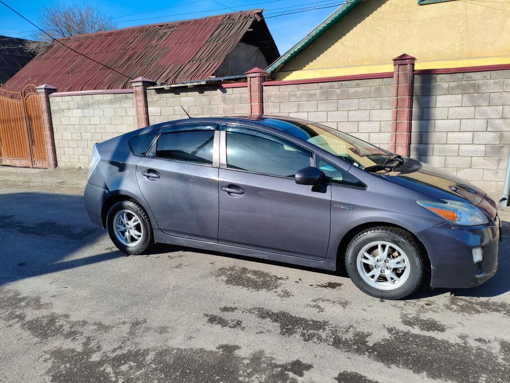 Toyota Prius: 2011 г., 1.8 л, Вариатор, Гибрид, Хэтчбэк: фото 4