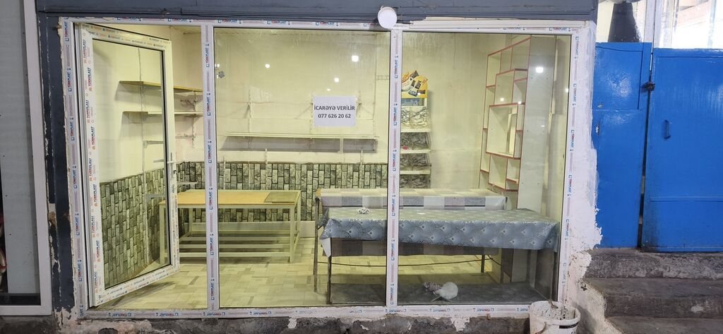 Zaqatala bazarinda magaza satilir. muxax bazari adlanan yerde teserfat