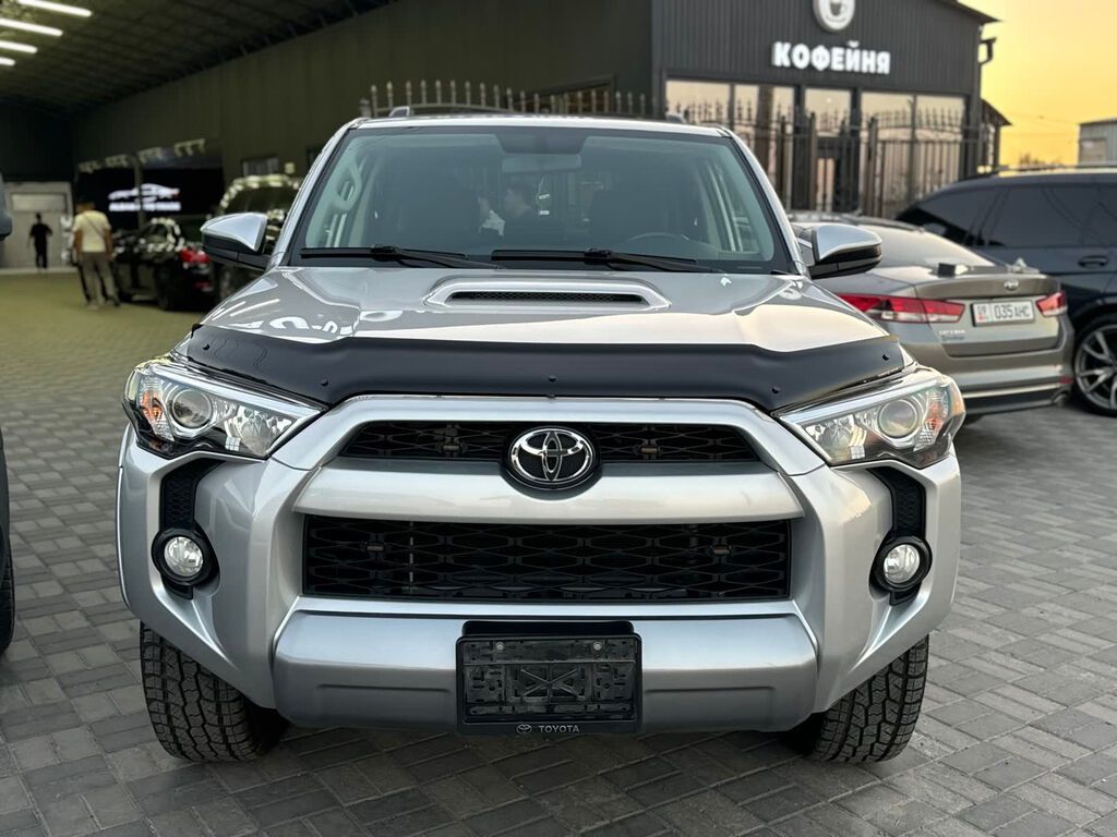 Toyota 4Runner: 2019 г., 0.4 л, Автомат, Бензин, Внедорожник: фото 2