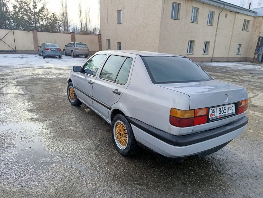 Volkswagen Vento: 1994 г., Седан: фото 3