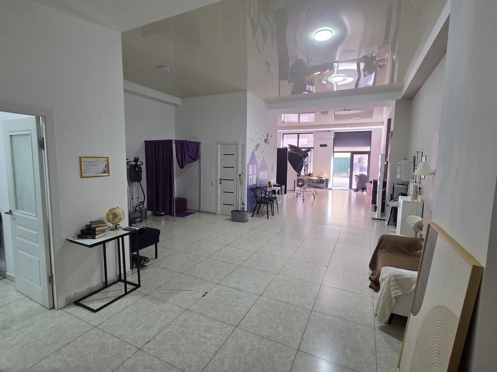 Коммерческое помещение, 106 м² Локация: - 12-й микрорайон, д. 75 -