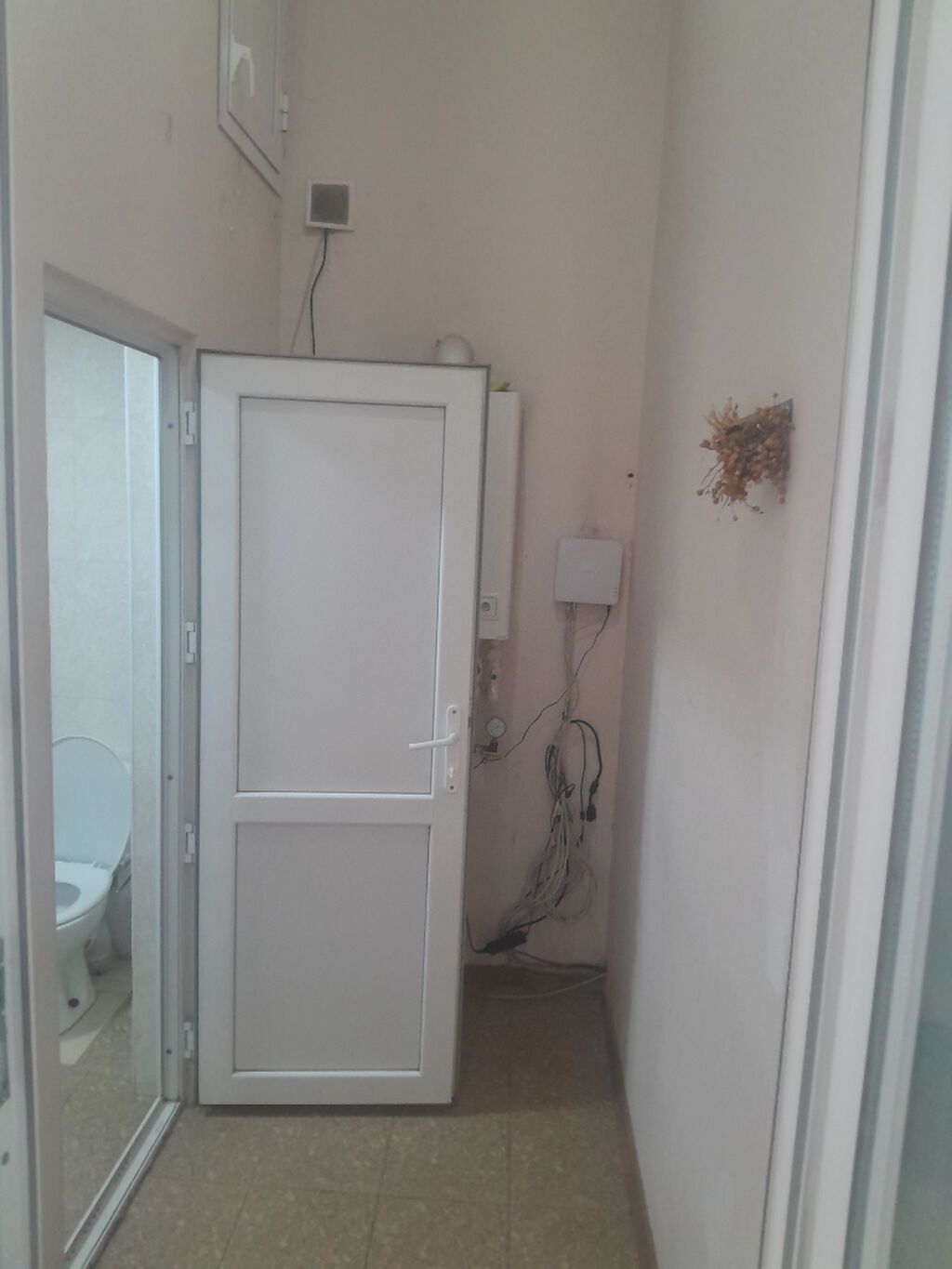 KirAye verilir şəhərin mərkəzində YAP binasi ilə üzbəüz şəraiti