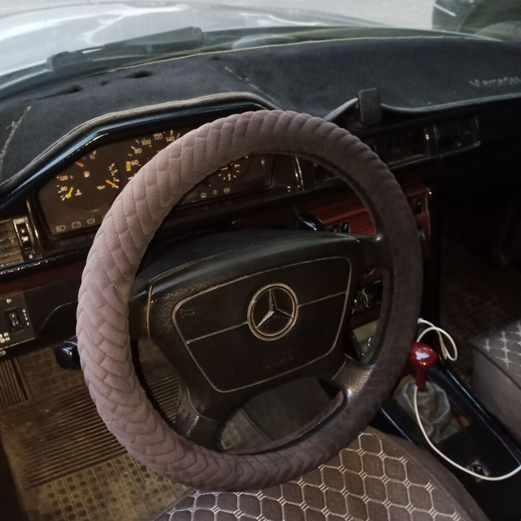 Mercedes-Benz W124: 1994 г., 2.3 л, Механика, Бензин, Седан: фото 4