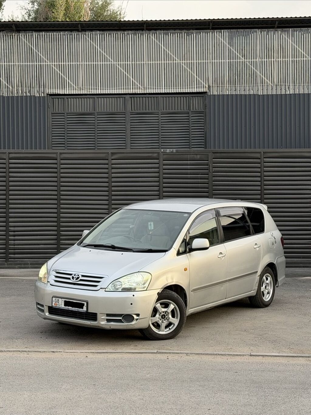 Toyota Ipsum: 2002 г., 2.4 л, Автомат, Бензин, Минивэн: фото 8