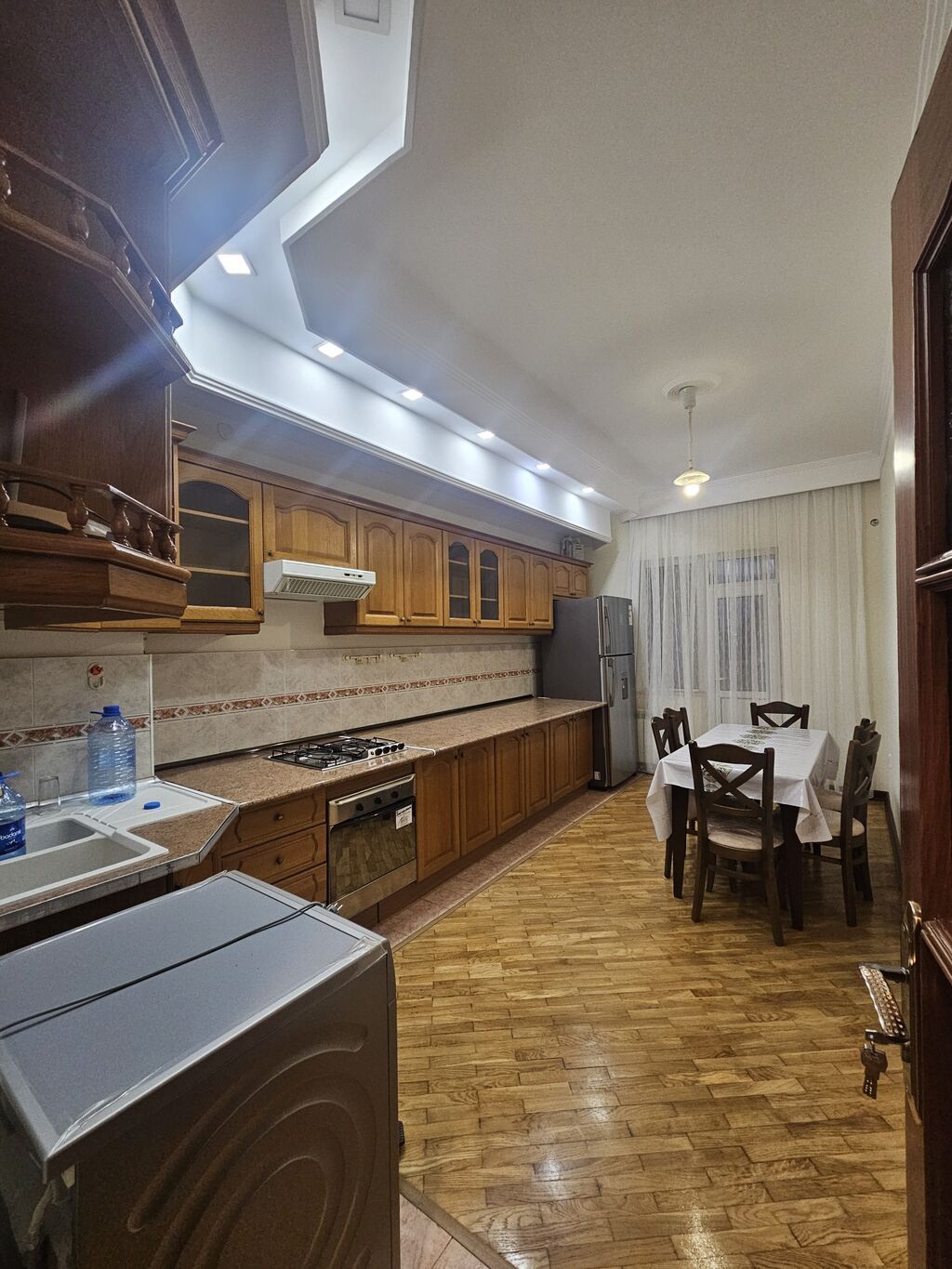 6-cı mikrorayon, 4 otaqlı, Yeni tikili, m. Azadlıq Prospekti, 150 kv. m