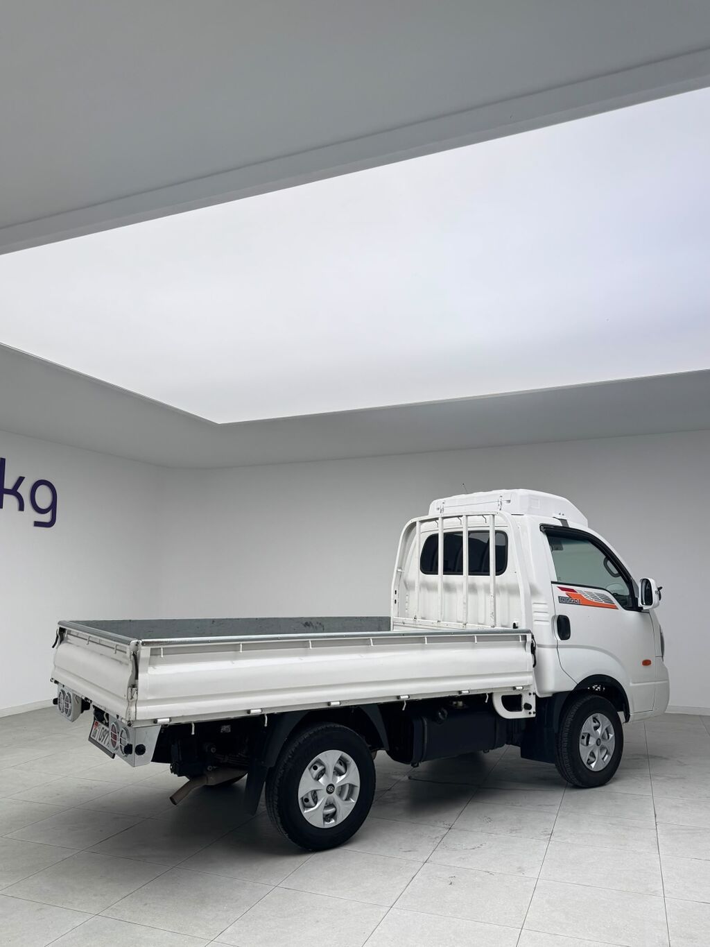 Kia Bongo III — компактный бортовой грузовик Основные характеристики: фото 5