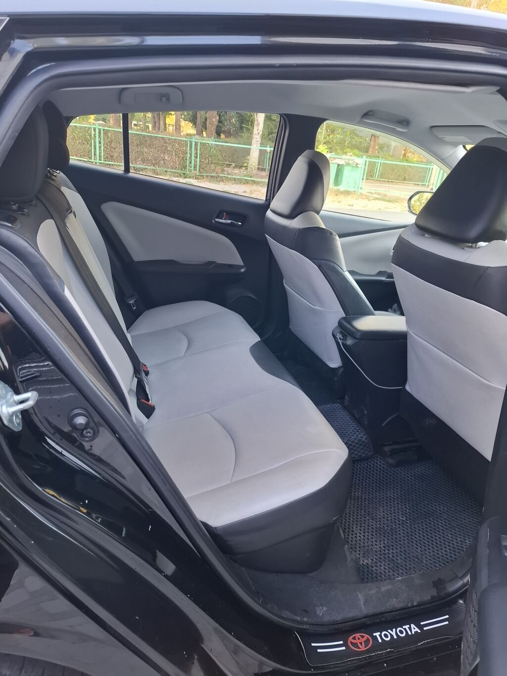 Toyota Prius: 2019 г., 1.8 л, Гибрид, Хэтчбэк: фото 8