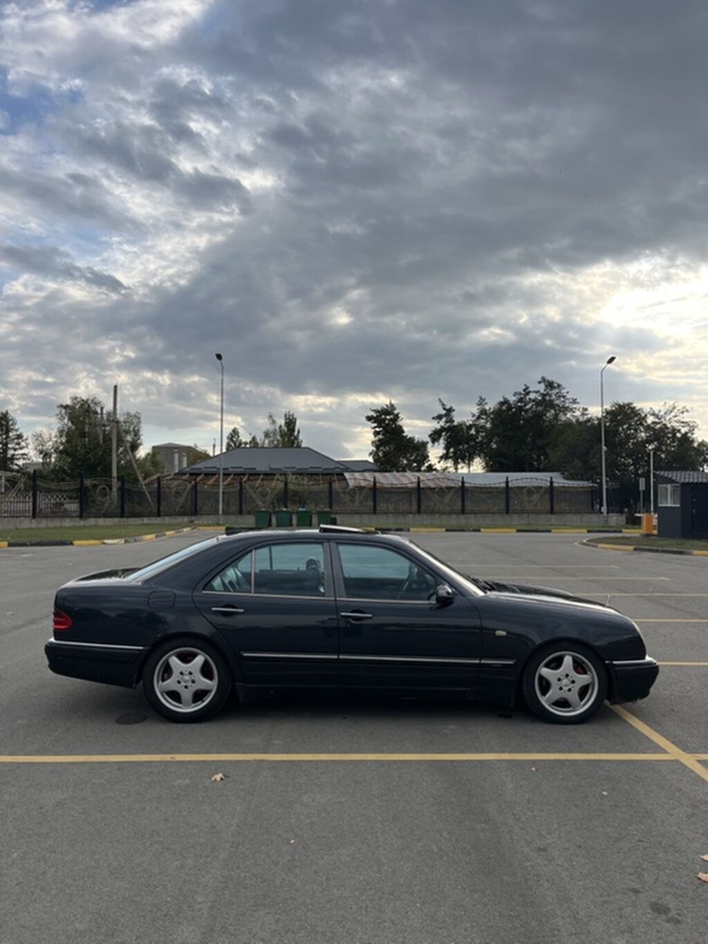 Mercedes-Benz E-Class: 1997 г., 5 л, Автомат, Бензин, Седан: фото 3