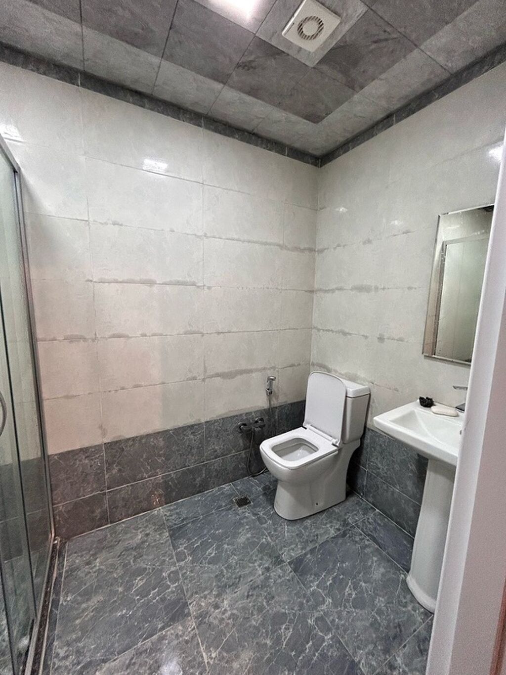 1 otaqlı mənzil – tam mebellidir Planlaşdırma və interyer: - Geniş