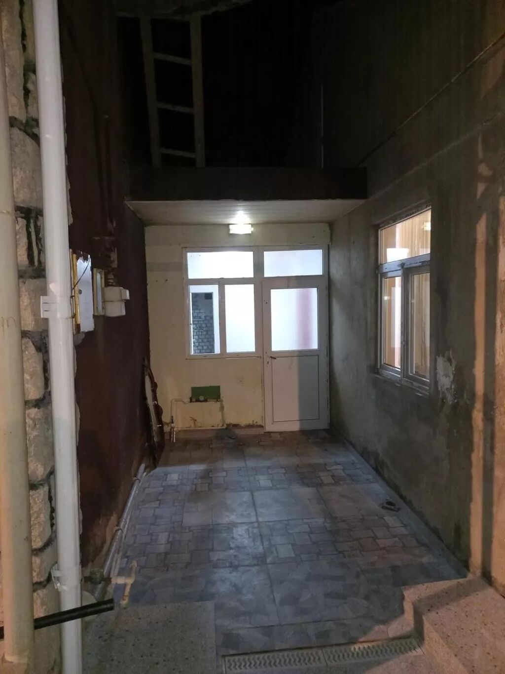 80 kv. m, 2 otaqlı, Kanalizasiya, Kombi, Qaz