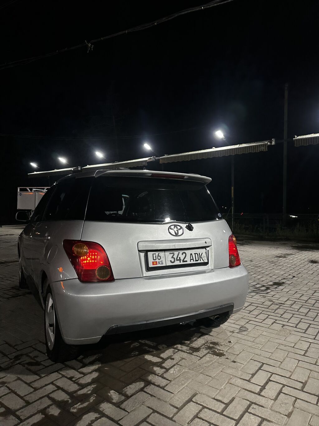 Toyota Ist: 2003 г., Бензин, Хэтчбэк: фото 3