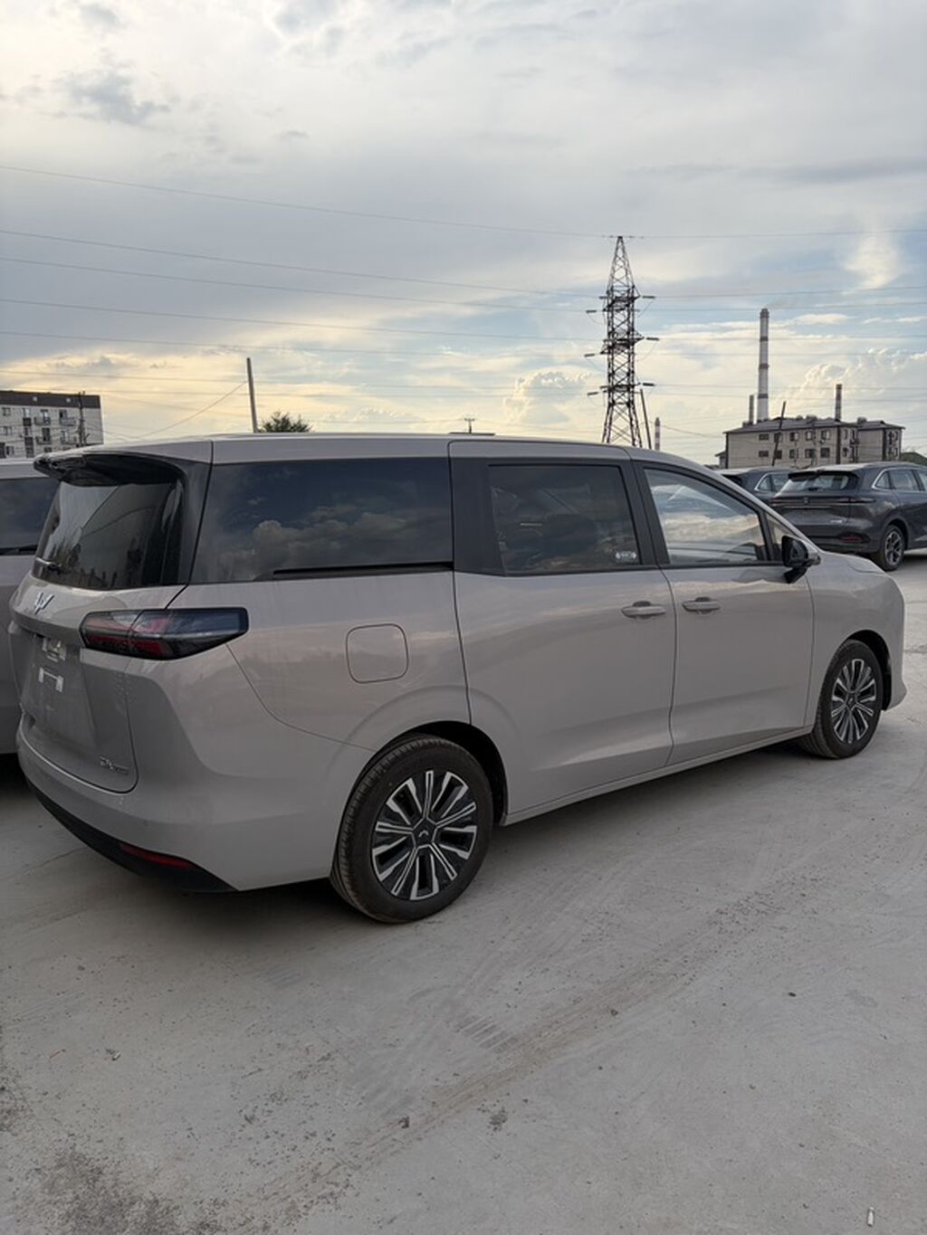 Wuling Starlight 730 EV。7‑местный семейный MPV. Кузов и дизайн: -: фото 3
