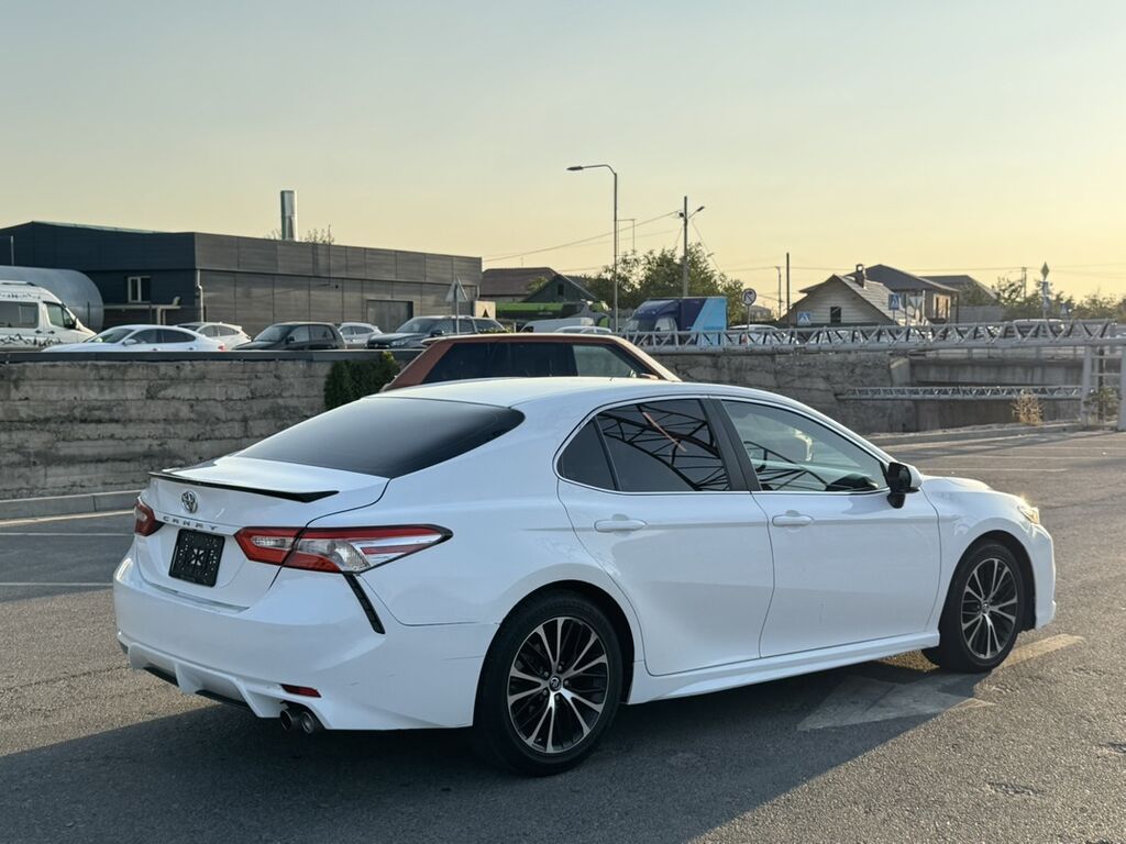 Toyota Camry: 2018 г., 2.5 л, Автомат, Бензин, Седан: фото 3