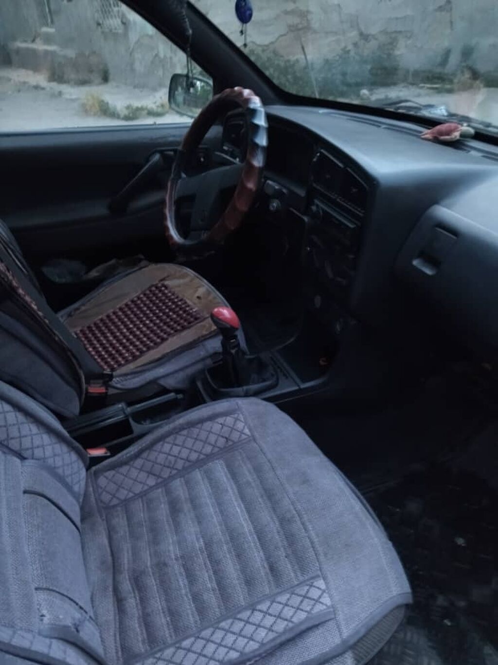 Volkswagen Passat: 1989 г., Механика, Седан: фото 3
