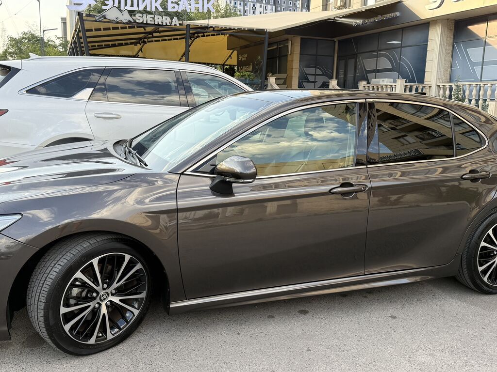 Toyota Camry: 2020 г., 2.5 л, Автомат, Бензин, Седан: фото 3