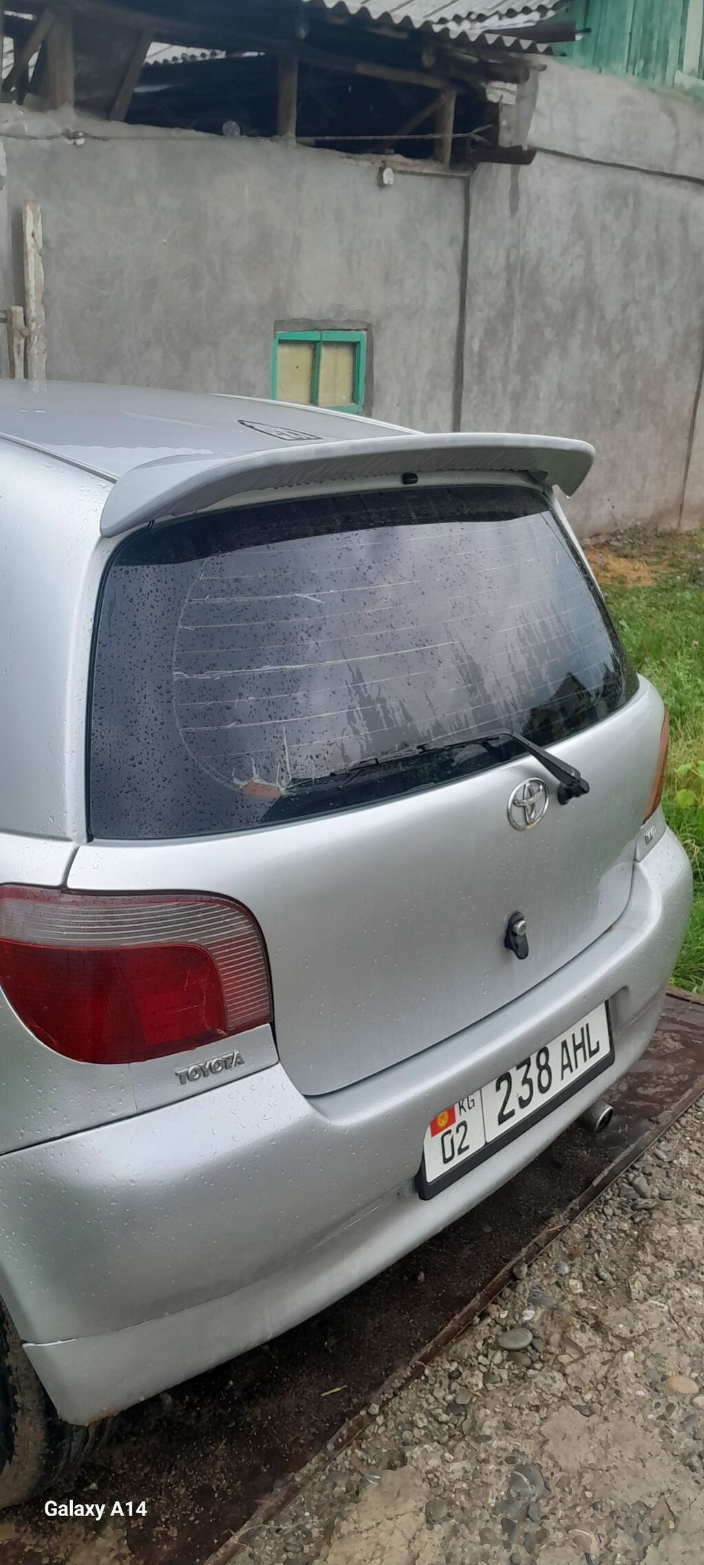 Toyota Vitz: 2005 г., Механика, Бензин, Хэтчбэк: фото 2