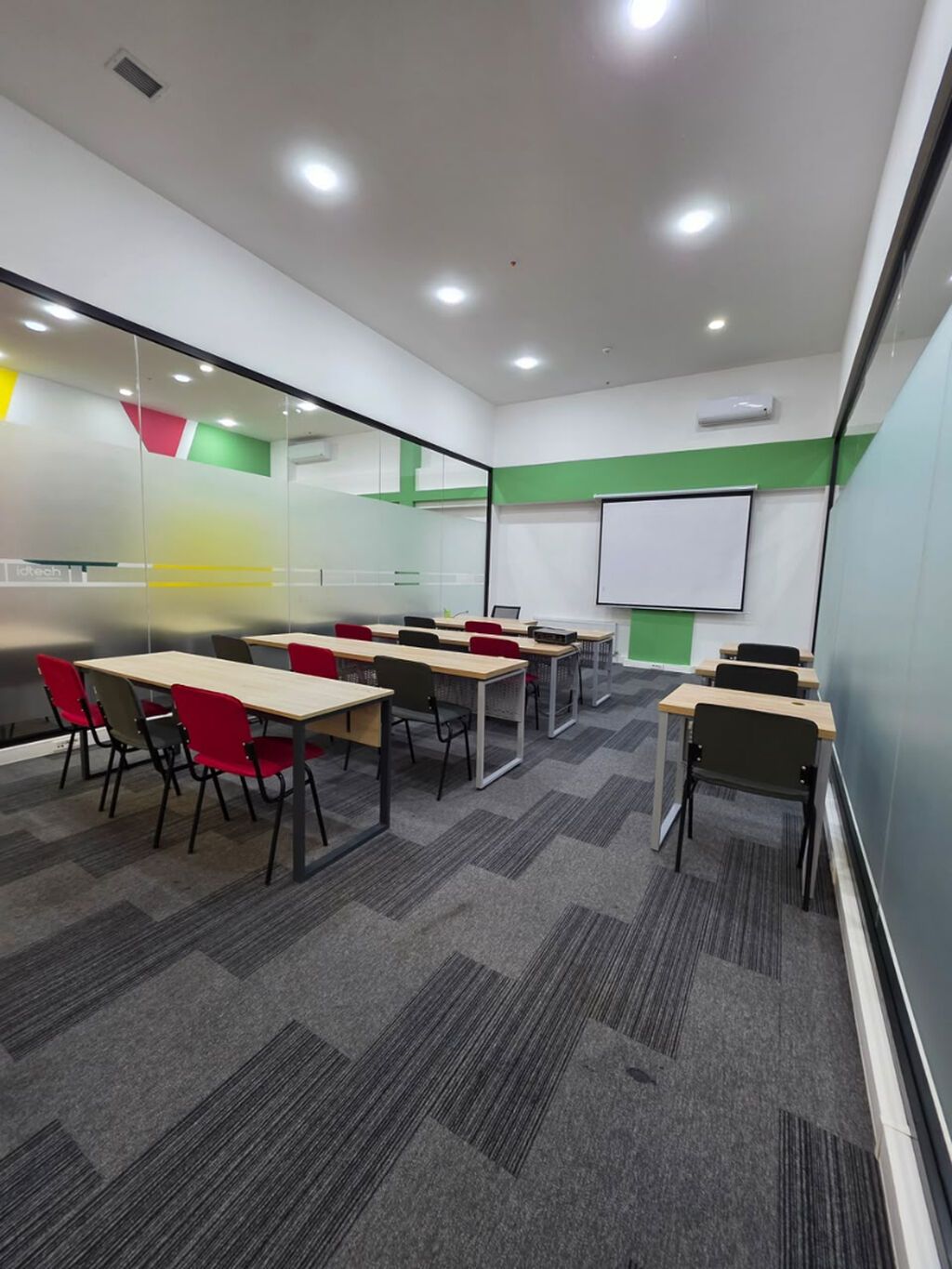 XƏTAİ m. / PARK AZURE - TAM HAZIR TƏLİM VƏ OFİS OTAĞI İCARƏYƏ VERİLİR