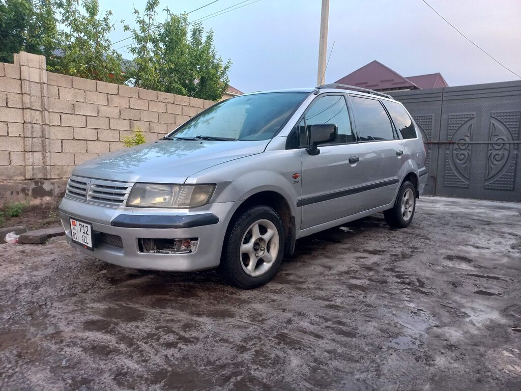 Mitsubishi Space Wagon: 2000 г., 2.4 л, Механика, Бензин, Минивэн: фото 5
