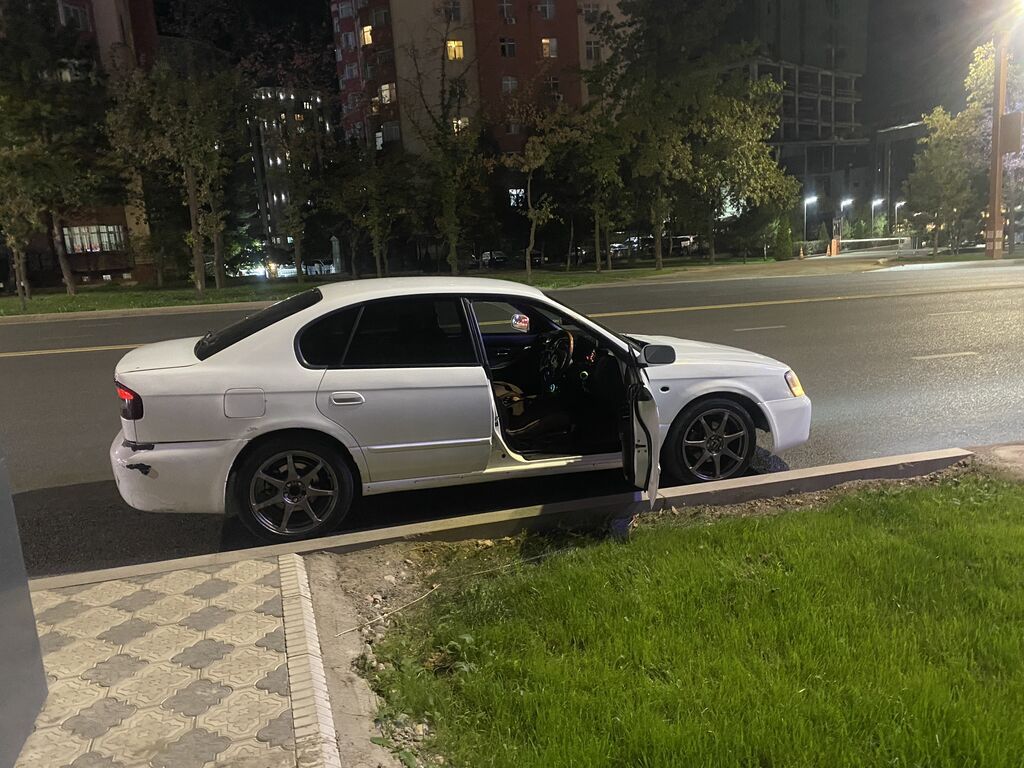 Subaru Legacy: 2000 г., 2 л, Седан: фото 8