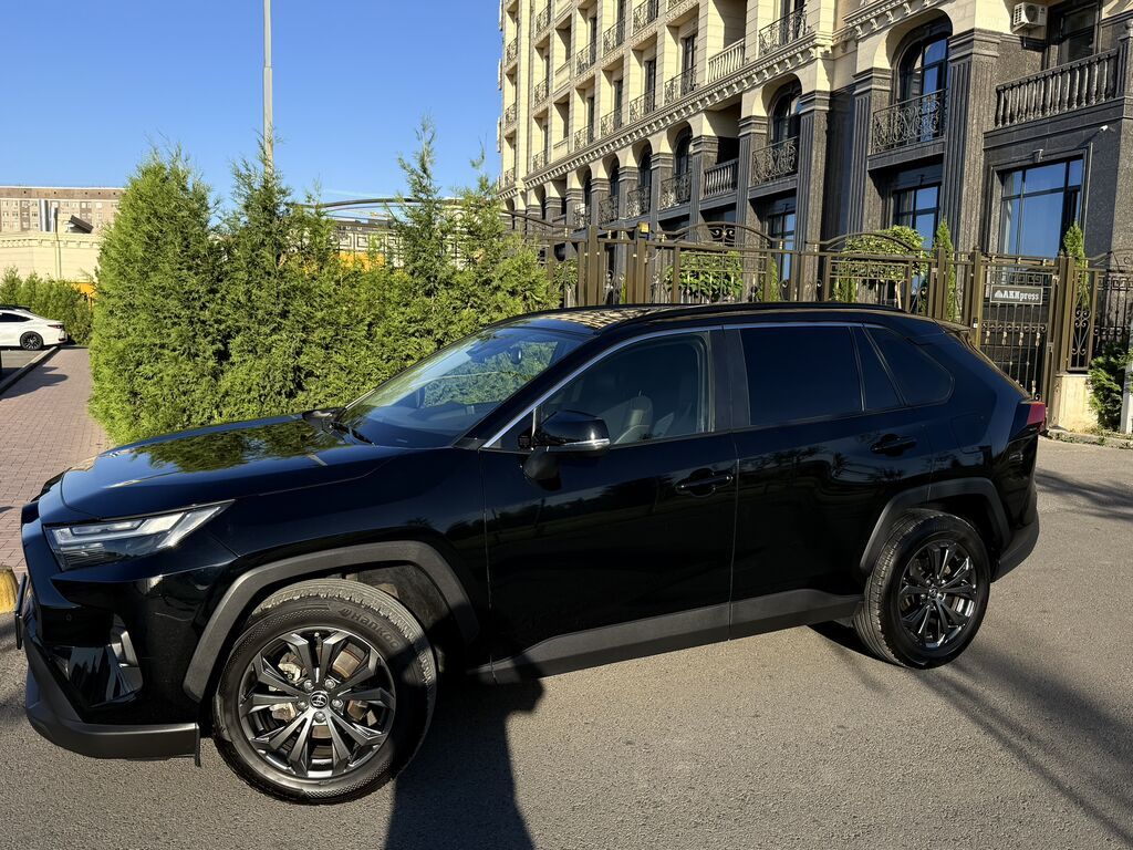 Toyota RAV4: 2022 г., 2.5 л, Автомат, Гибрид: фото 2