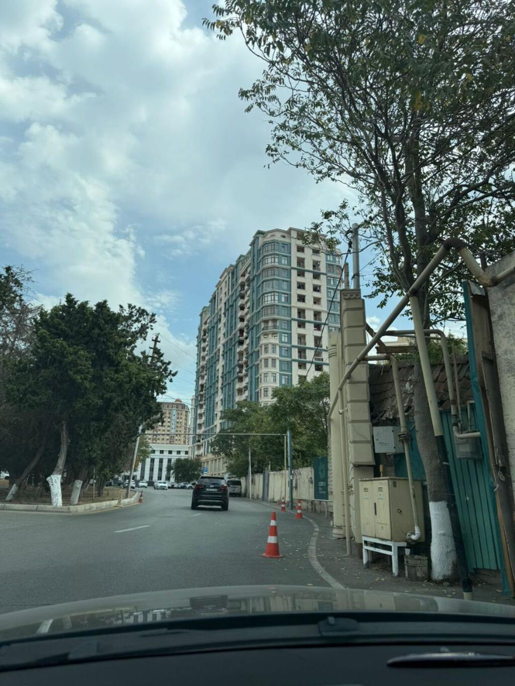 Gənclik metrosuna yaxın 2 otaqlı mənzil kirayə verilir. 70 m² 4-cü