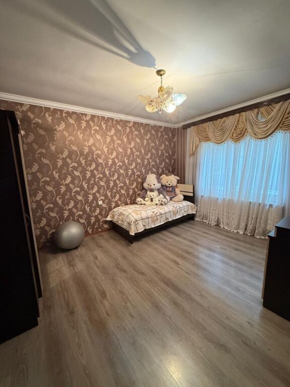 6 otaqlı, 150 kv. m, Yeni təmirli