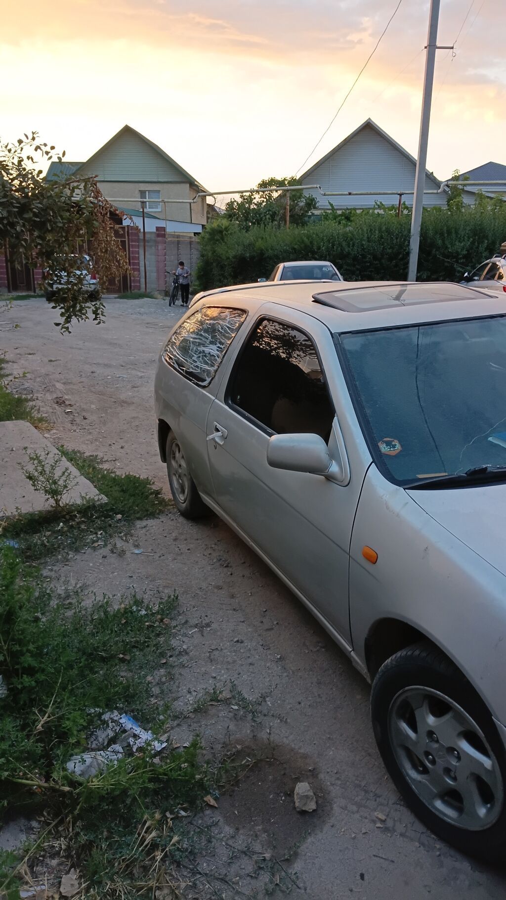 Nissan Almera: 1995 г., 1.6 л, Механика, Бензин, Хэтчбэк — фото 2