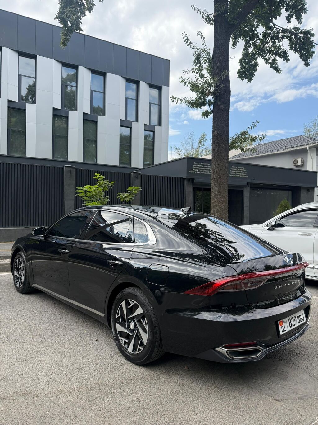Hyundai Grandeur: 2021 г., 2.4 л, Автомат, Гибрид, Седан: фото 2
