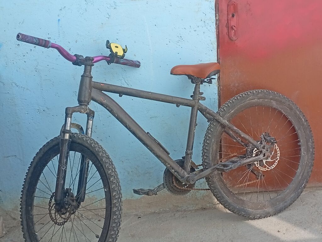Dağ velosipedi – hardtail tipli çərçivə, amortizatorlu ön çəngəl
