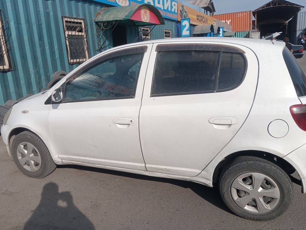 Daihatsu : 2000 г., 1.3 л, Автомат, Бензин, Хэтчбэк: фото 1