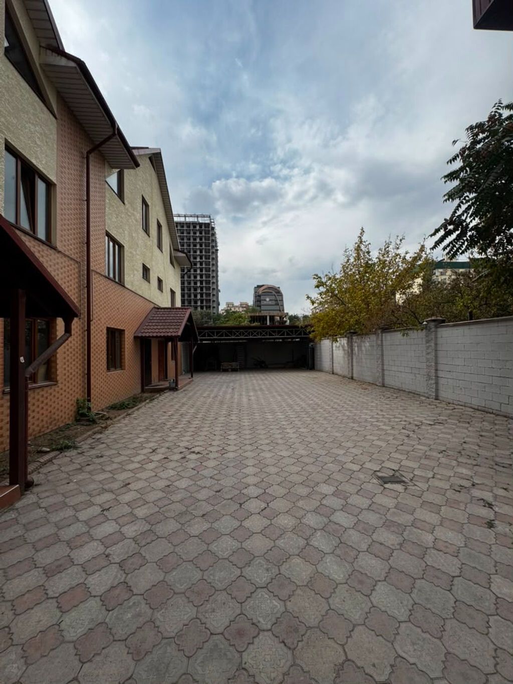 1300 м², 6 комнат и более, Филармония: фото 2