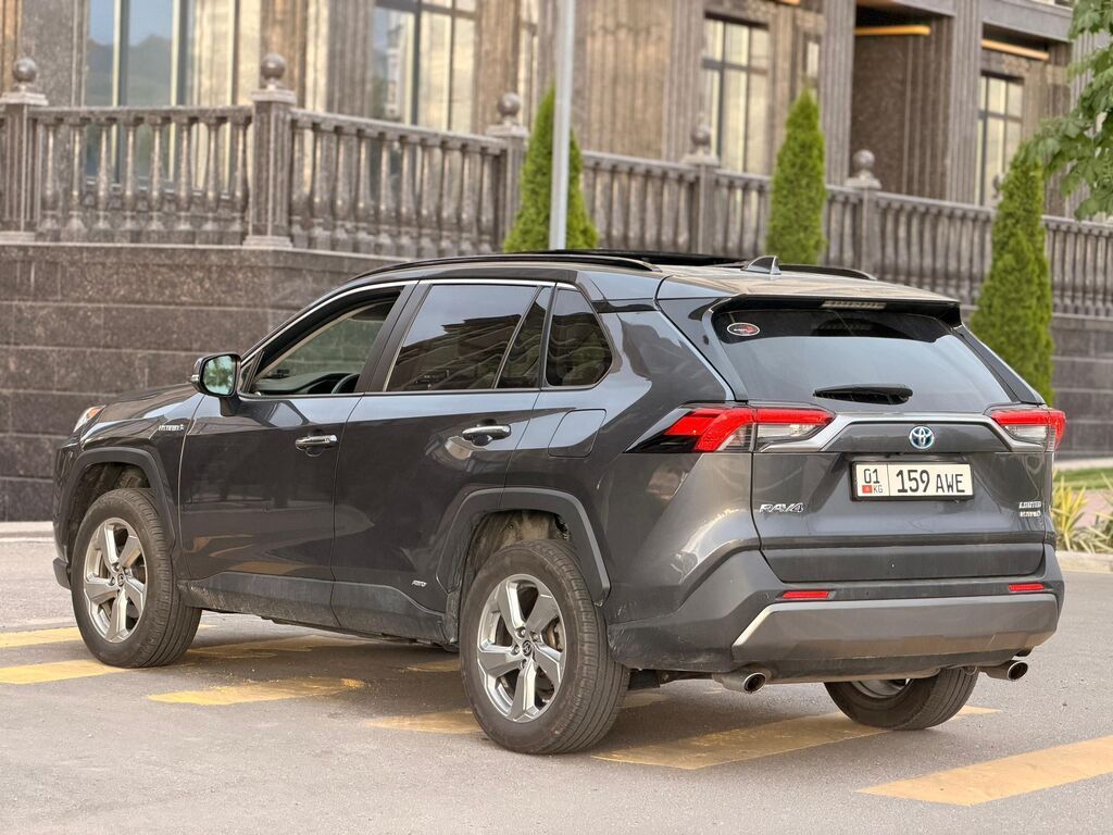 Toyota RAV4: 2019 г., 2.5 л, Автомат, Гибрид, Внедорожник: фото 3