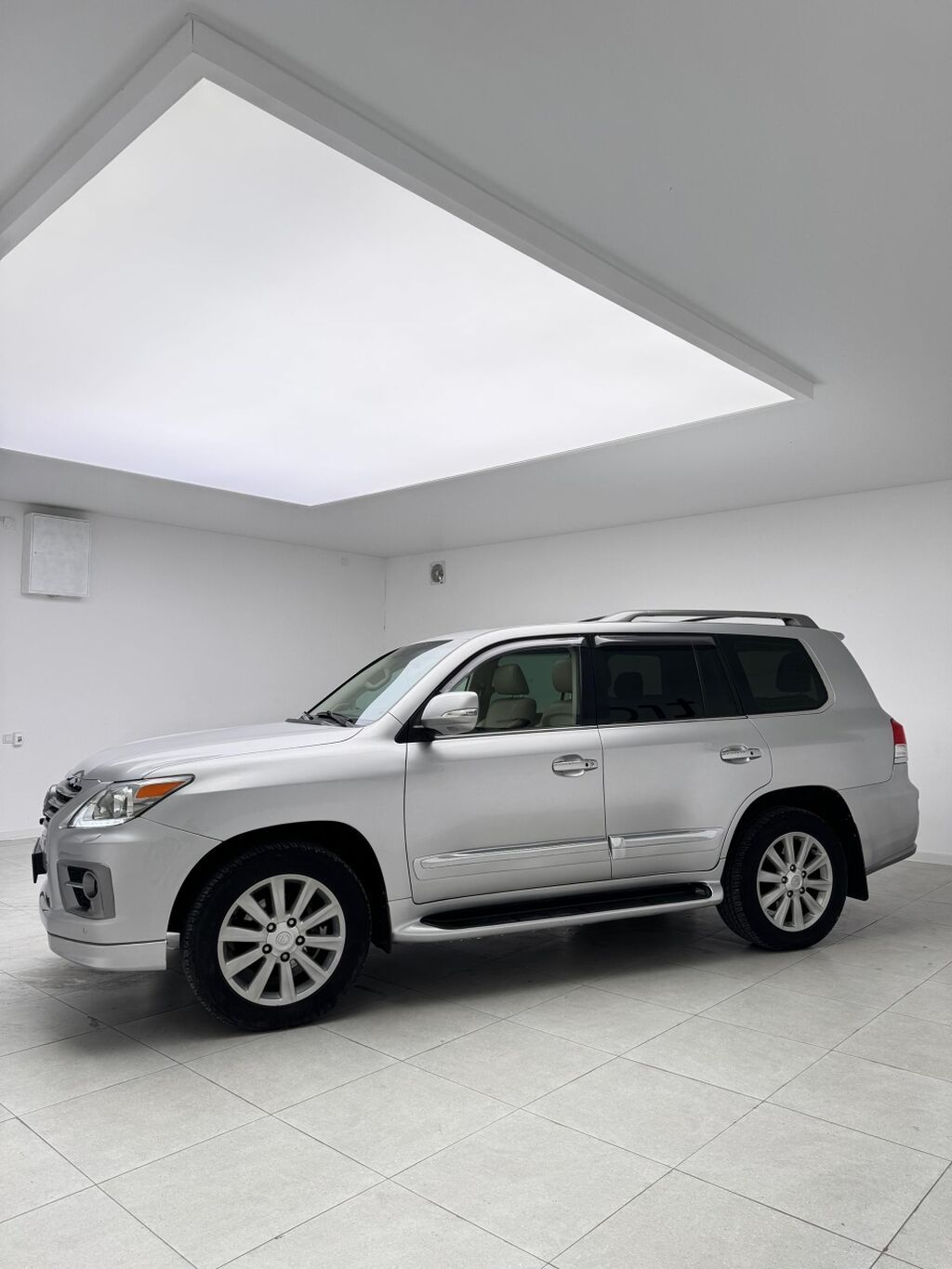 Lexus LX: 2009 г., 5.7 л, Автомат, Газ, Внедорожник: фото 1
