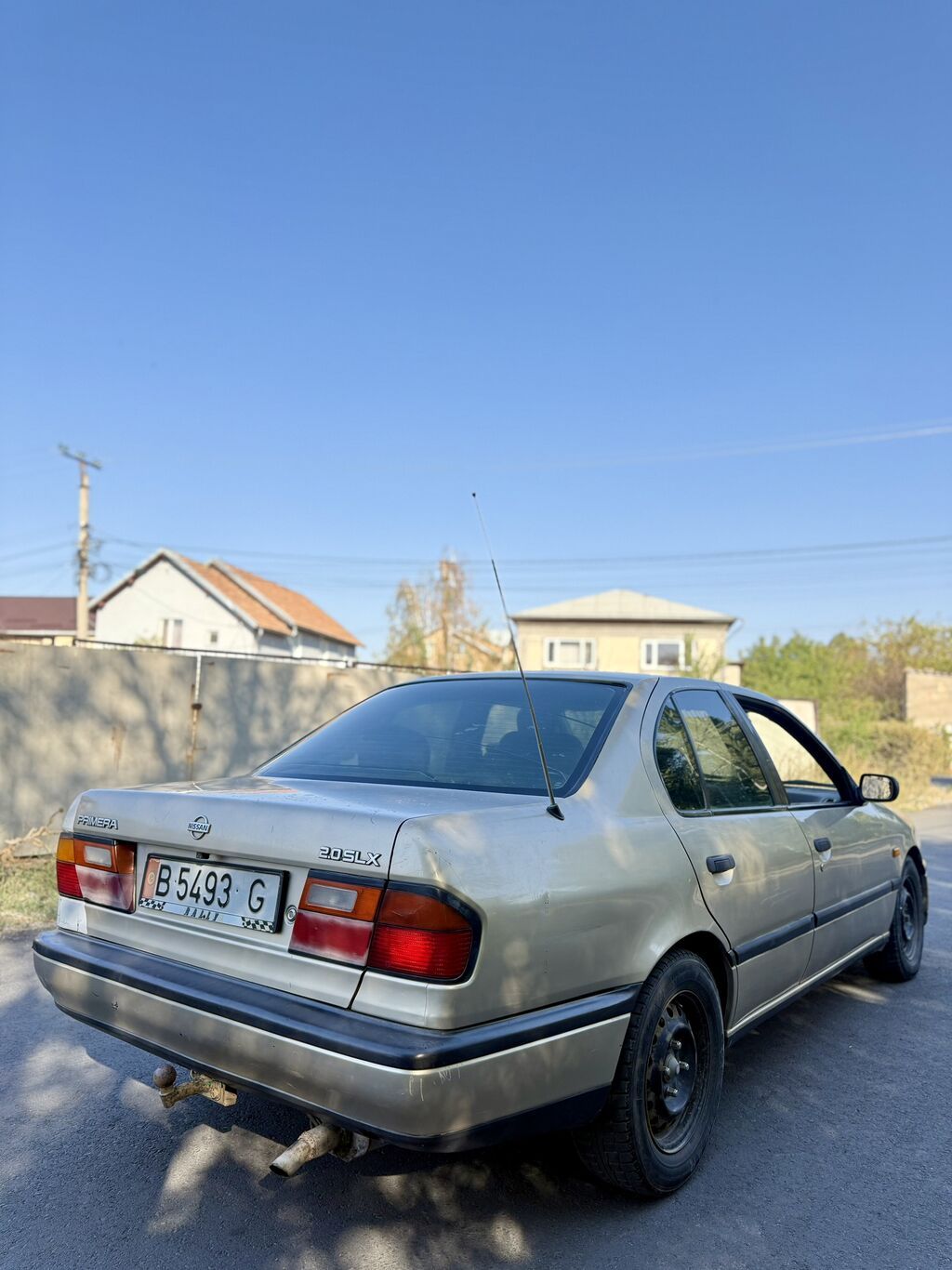 Nissan Primera: 1992 г., 2 л, Механика, Бензин, Седан: фото 3