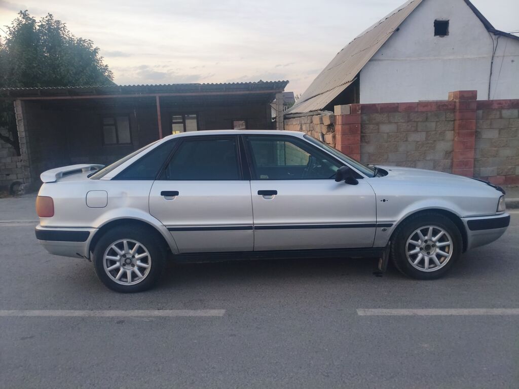 Audi 80: 1992 г., Седан: фото 5