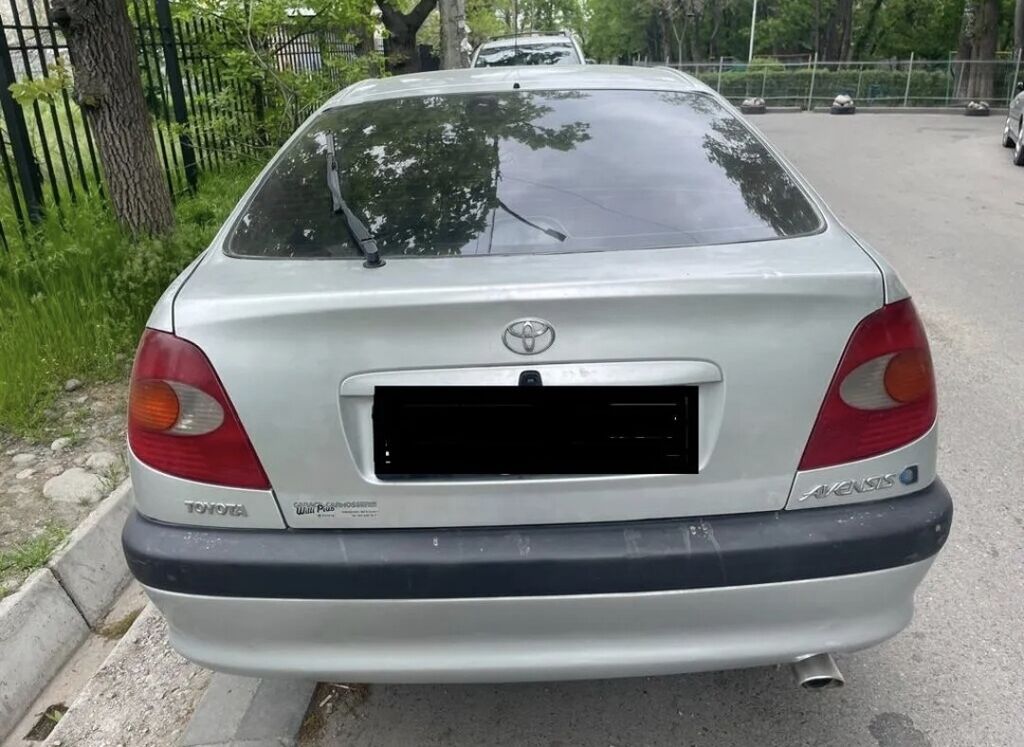 Toyota Avensis: 2000 г., Лифтбек: фото 3