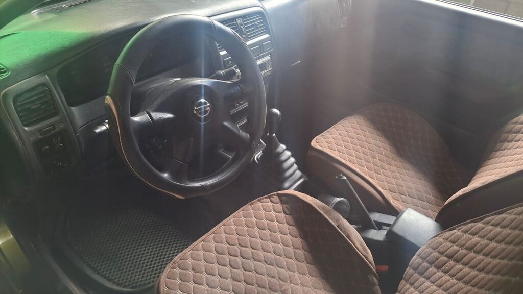 Nissan Almera: 1998 г., 1.4 л, Механика, Бензин, Хэтчбэк: фото 2