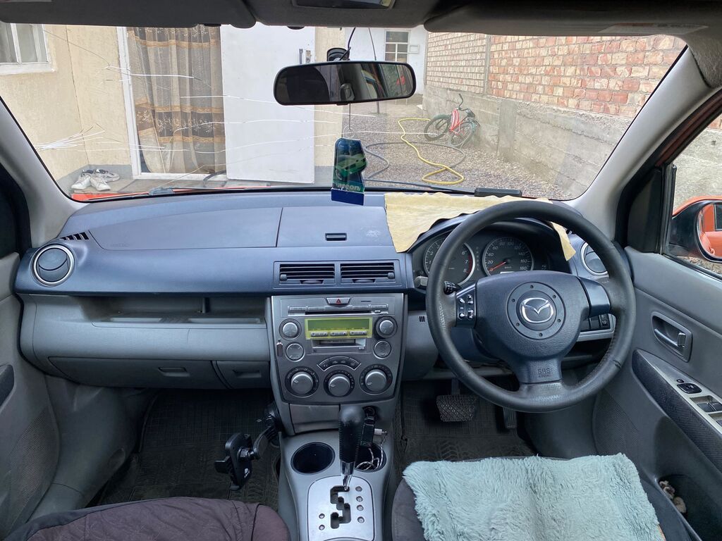 Mazda Demio: 2002 г., 1.5 л, Автомат, Бензин, Хэтчбэк: фото 4