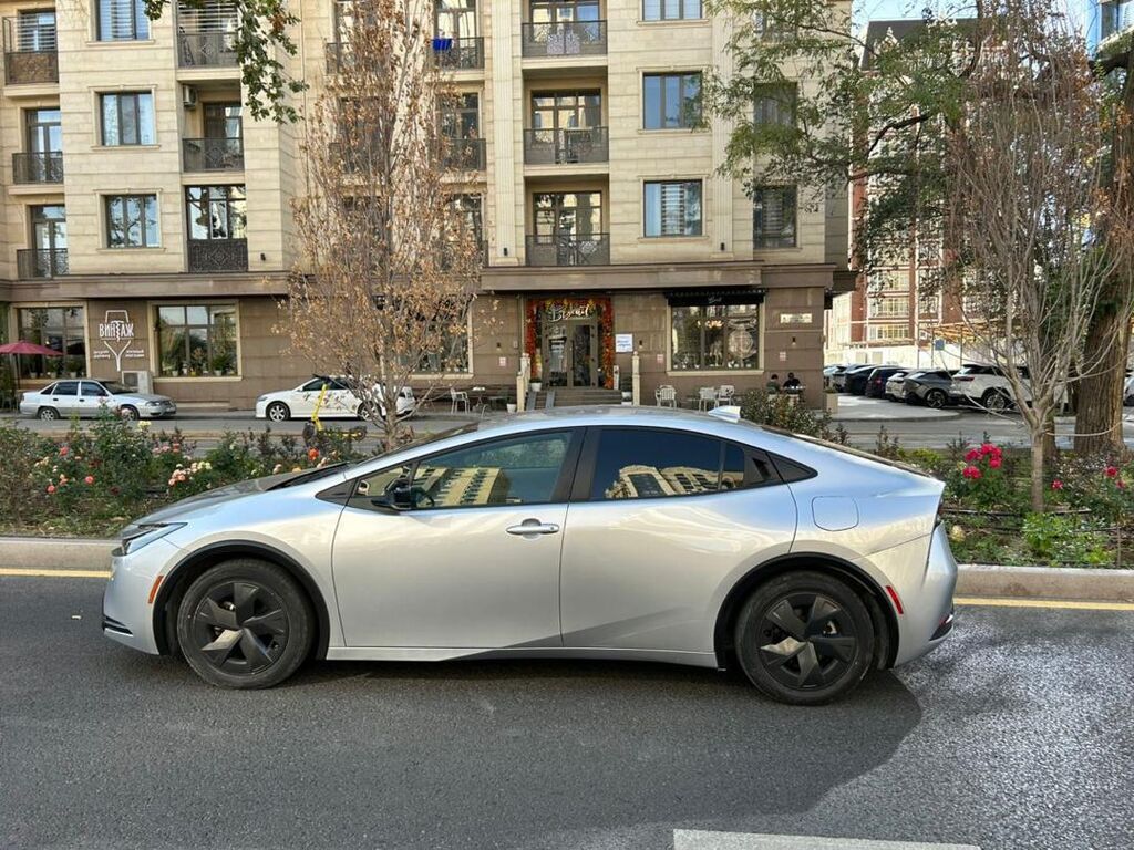 Toyota Prius: 2024 г., Лифтбек: фото 3