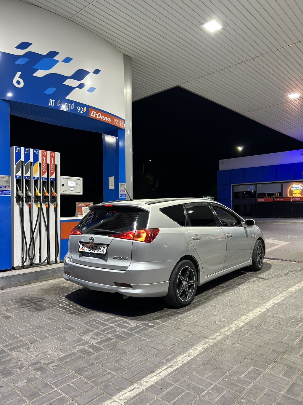 Toyota Caldina: 2003 г., 2 л, Автомат, Бензин, Универсал: фото 4