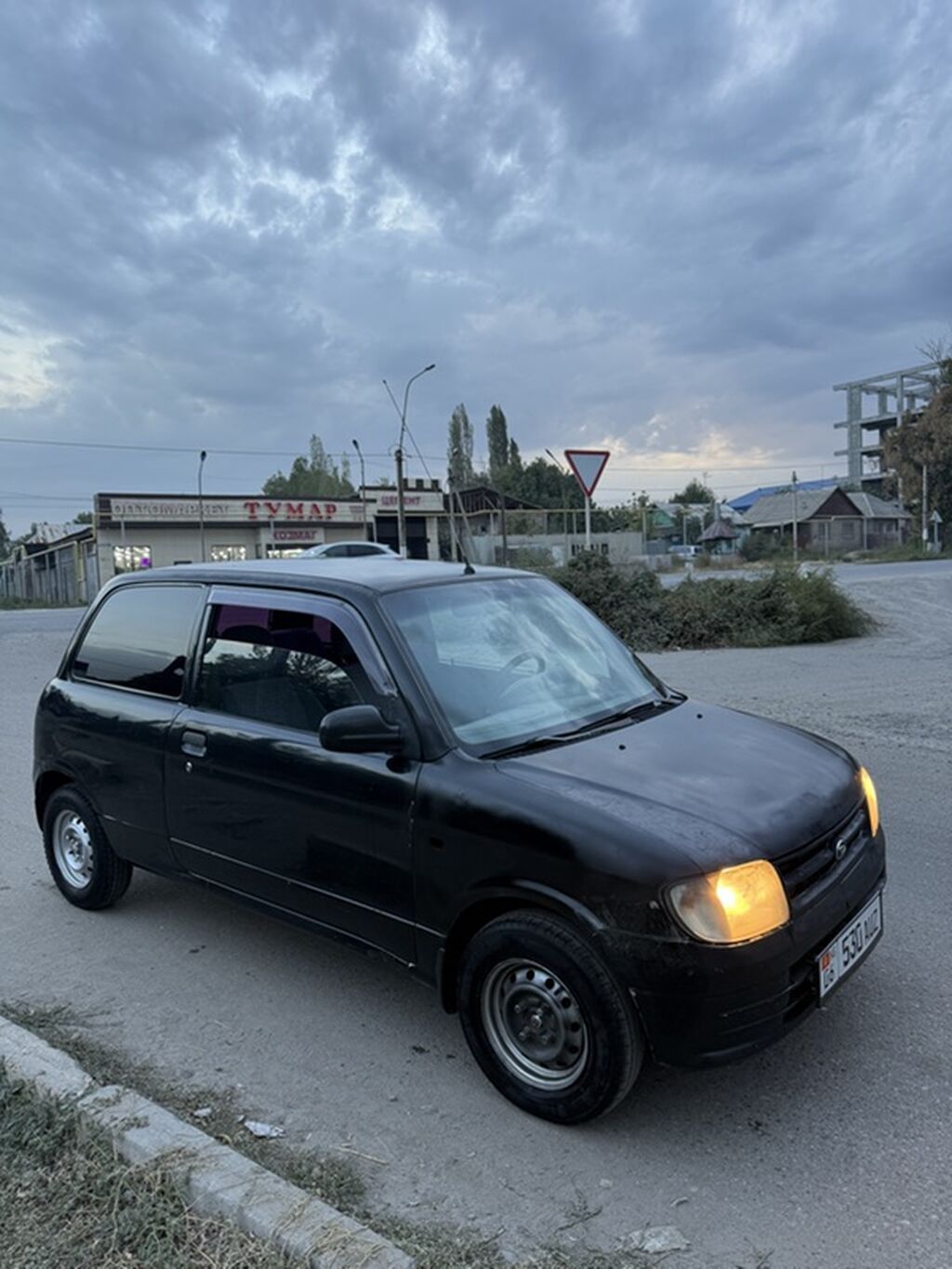 Daihatsu Cuore: 2001 г., 1 л, Механика, Бензин, Купе: фото 2
