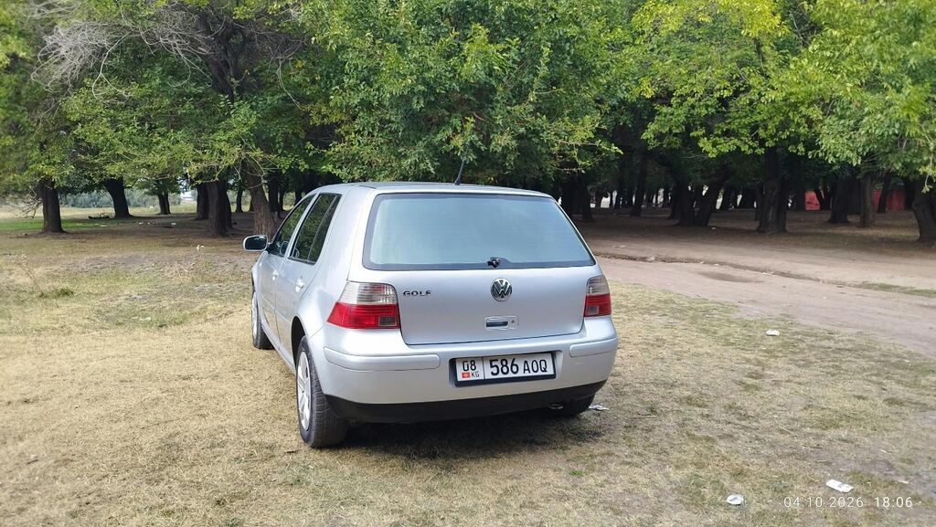 Volkswagen Golf: 2003 г., 1.6 л, Механика, Хэтчбэк: фото 2