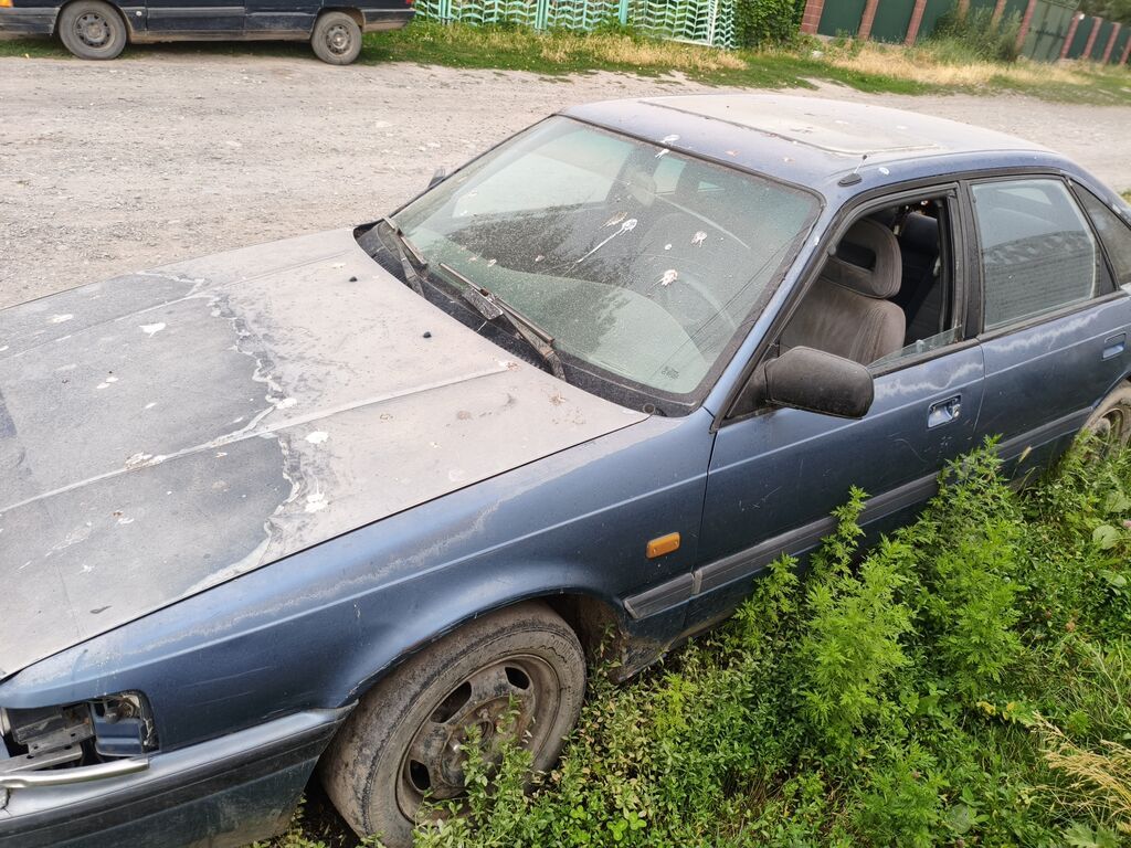 Mazda 626: 1990 г., Седан: фото 3