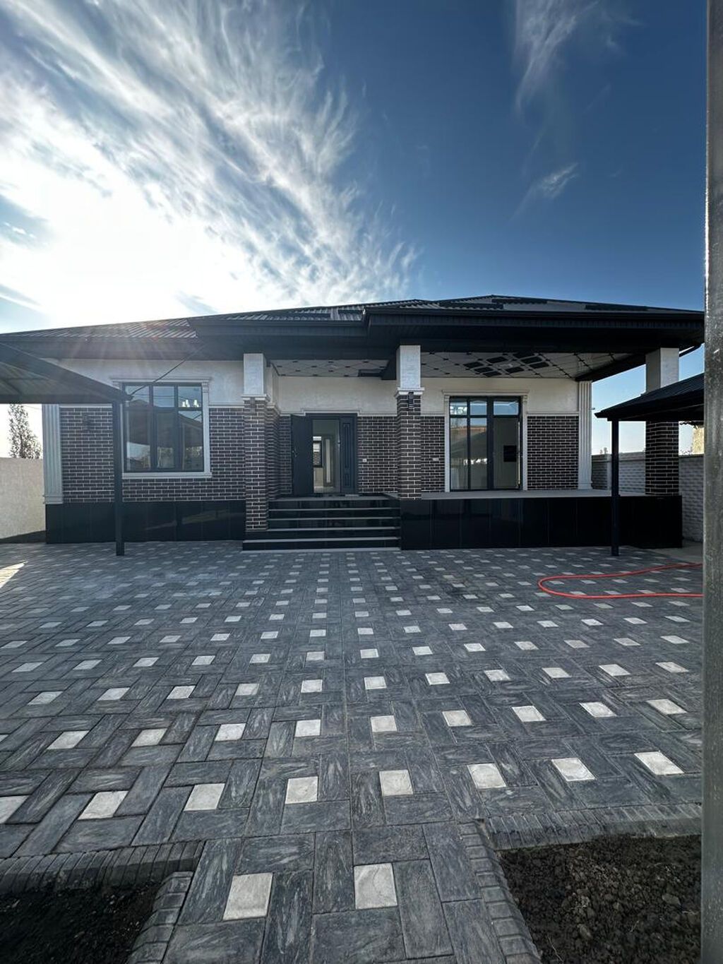 4 комнаты, 125 м², 3 соток, Бишкек, Новопавловка с. Агентство недвижимости: фото 1