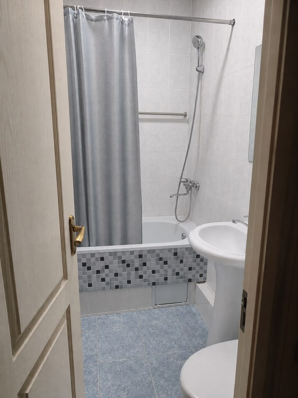 1 комната, 56 м², 12 мкр 107 серия, 4 этаж, Свежий ремонт: фото 8