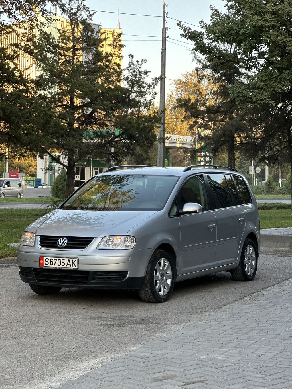 Volkswagen Touran: 2003 г., 1.6 л, Механика, Бензин, Минивэн: фото 2